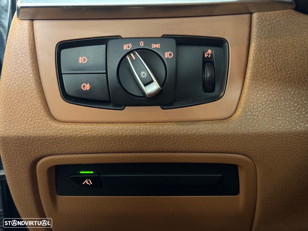 BMW 320 d EfficientDynamics Line Luxury - 8