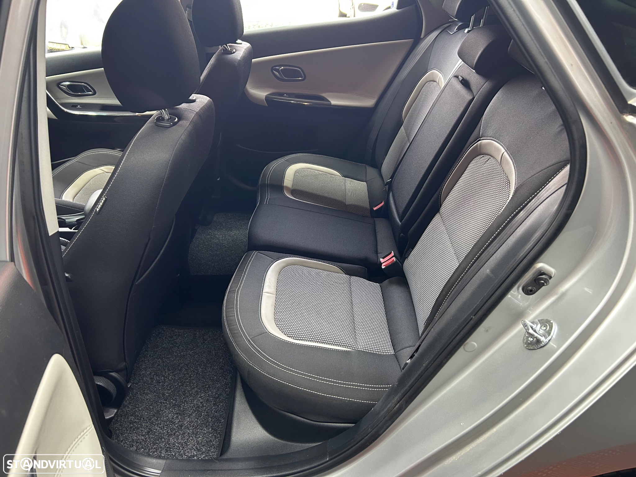 Kia Ceed 1.6 CRDi ECO - 33