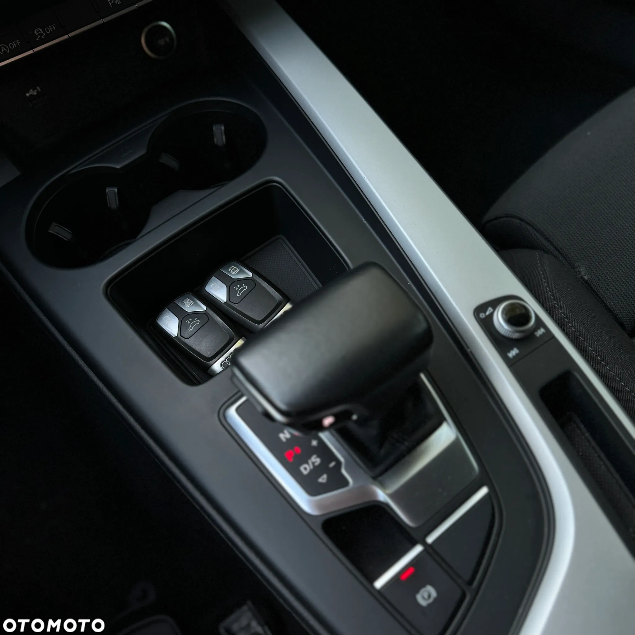 Audi A4 Avant 30 TDI S tronic - 32