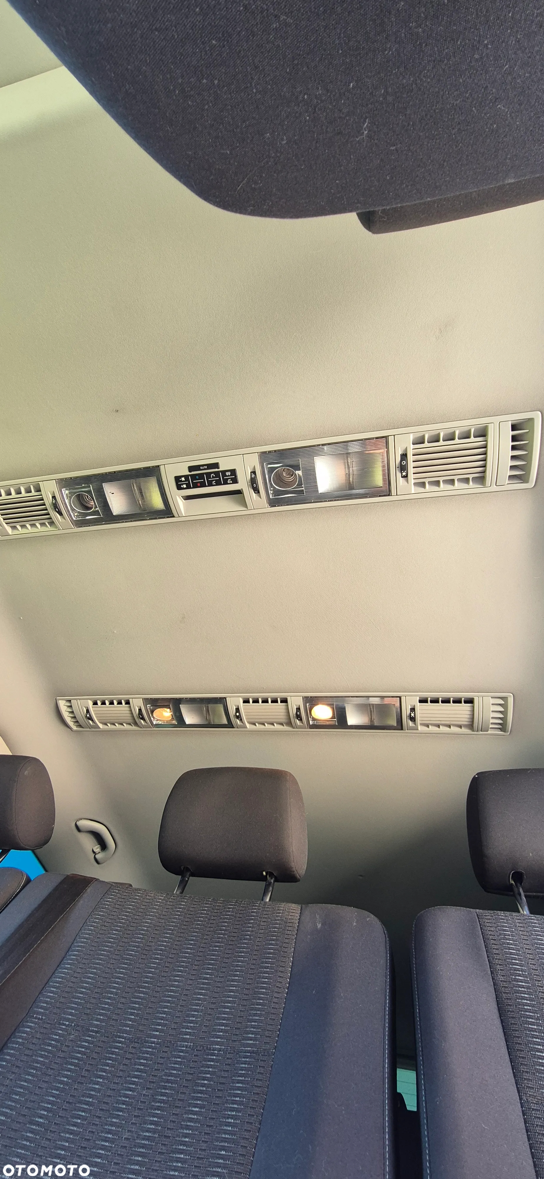 Volkswagen Caravelle 2.0 TDI L2 Trendline 4Motion DSG - 11