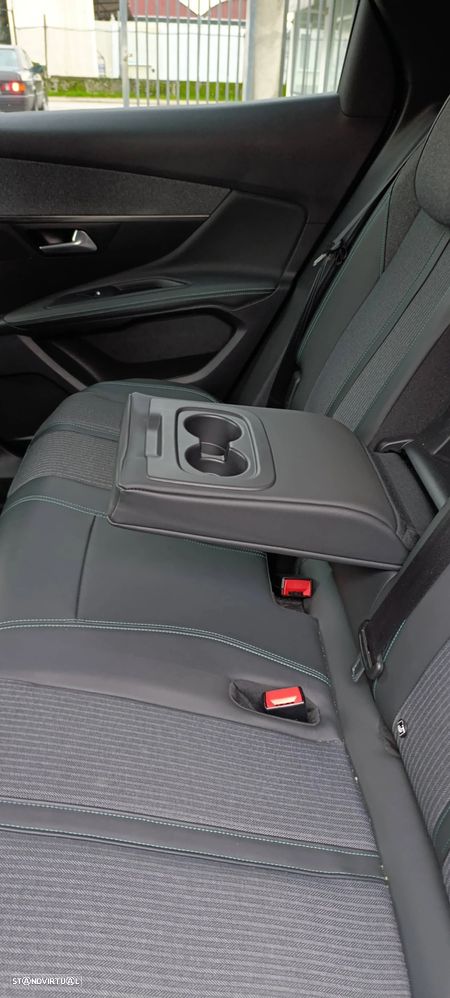 Peugeot 3008 1.6 Hybrid Allure Pack e-EAT8 - 12