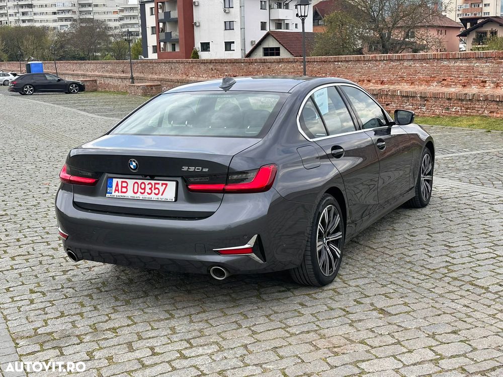 BMW Seria 3 330e Aut. Luxury Line - 5