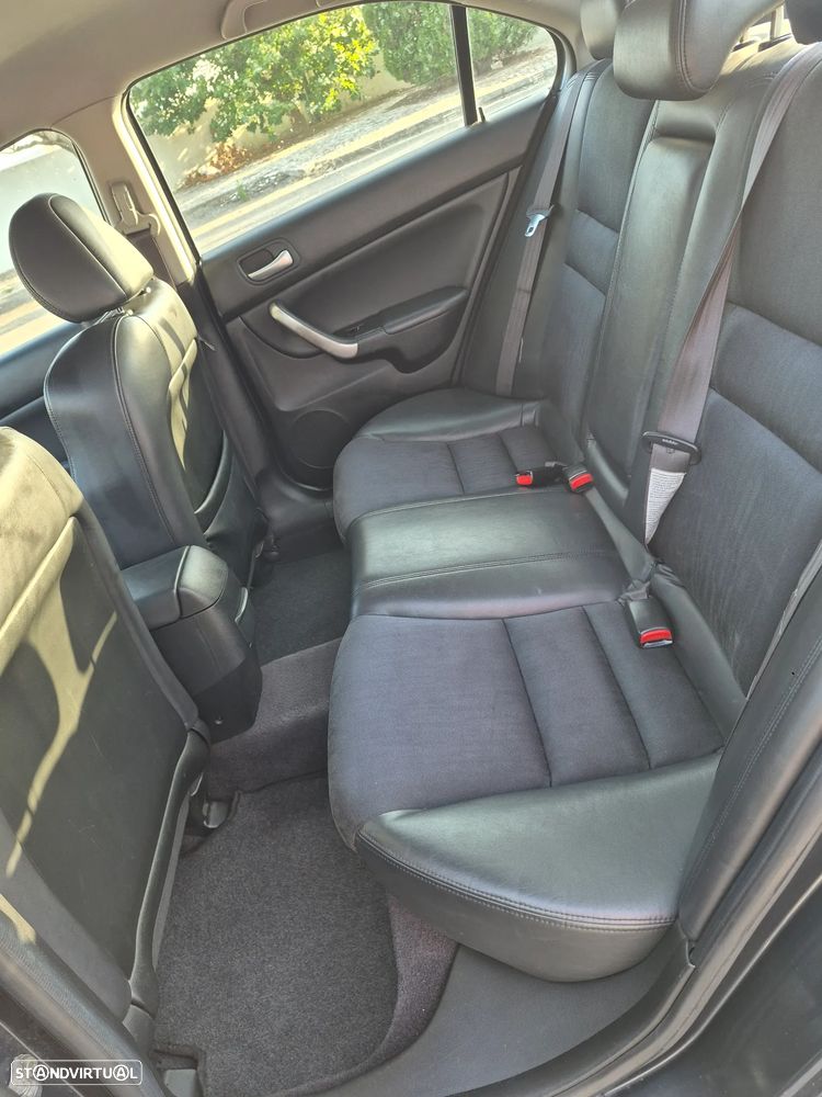 Honda Accord 2.0 Sport - 17