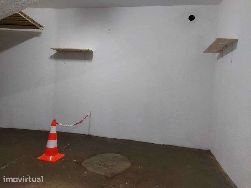 Parqueamentos em Garagem Box - Motas, Bicicletas, Trotinetes - Grande imagem: 4/6