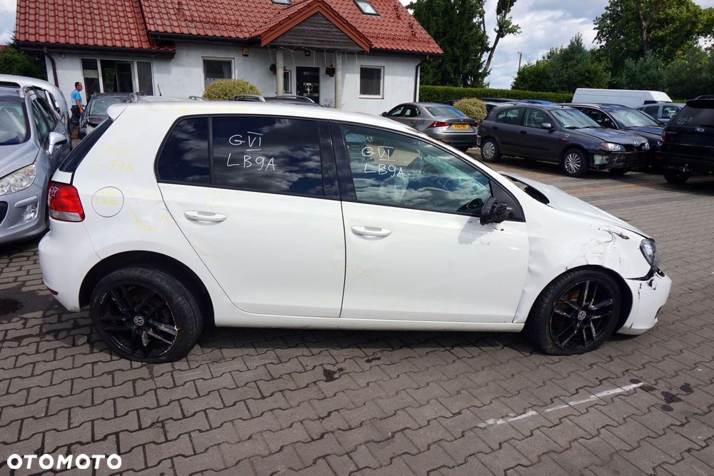 VOLKSWAGEN GOLF VI 5D HB 2011 LB9A 1.6 TDI CAYC 105KM LUB BIAŁY na części - 6