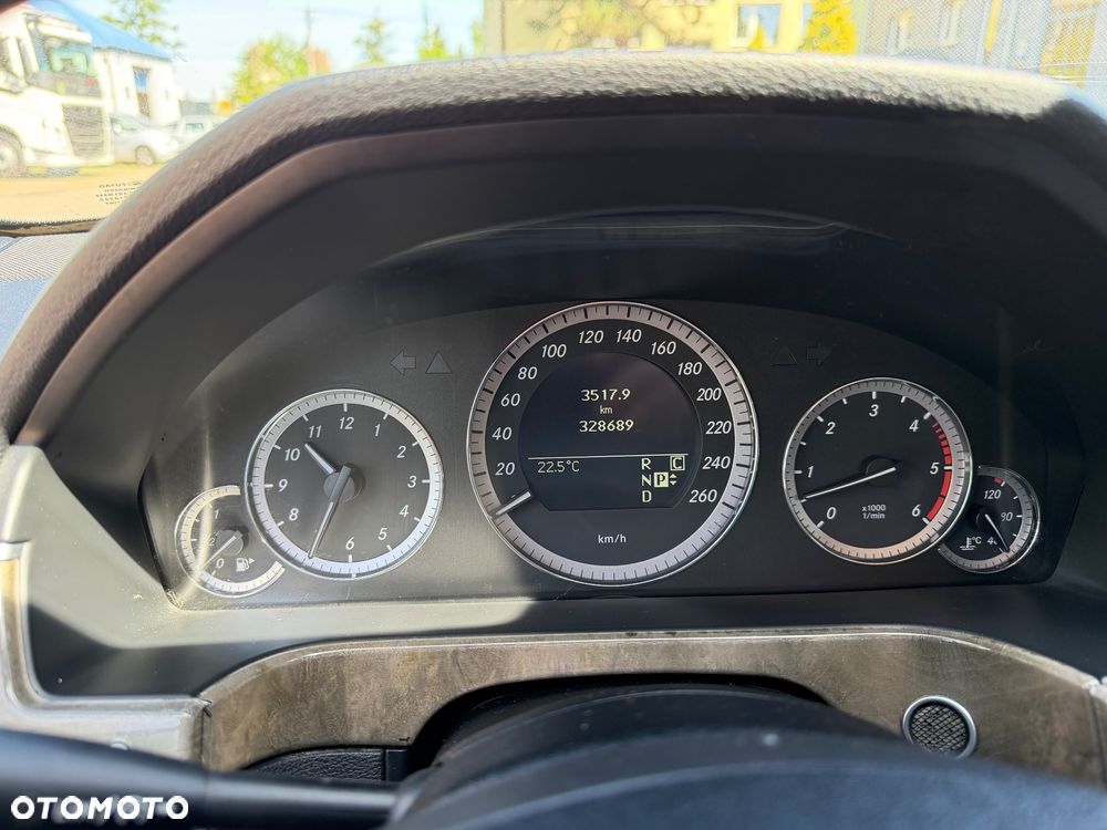 Mercedes-Benz Klasa E 350 CDI DPF BlueEFFICIENCY 7G-TRONIC Elegance - 8