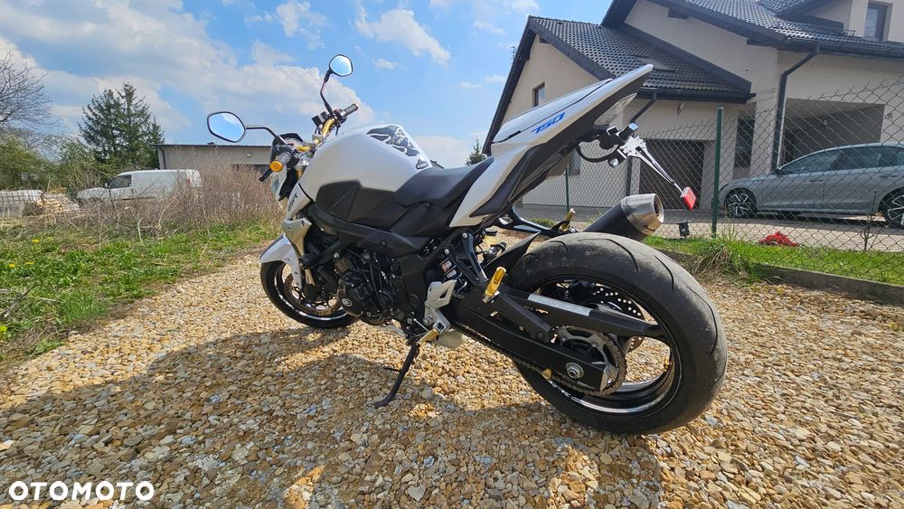 Suzuki GSR - 5