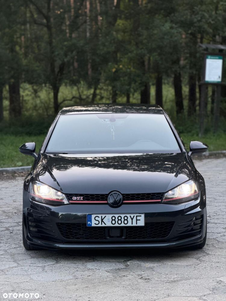 Volkswagen Golf - 26