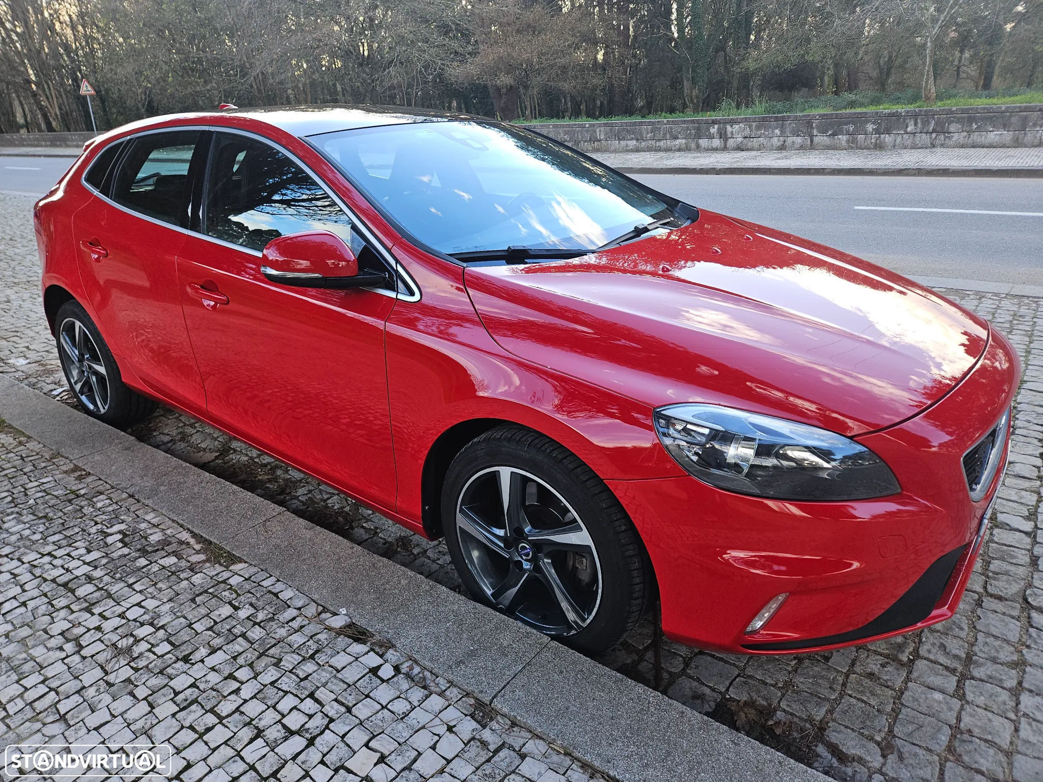 Volvo V40 2.0 D4 R-Design - 4