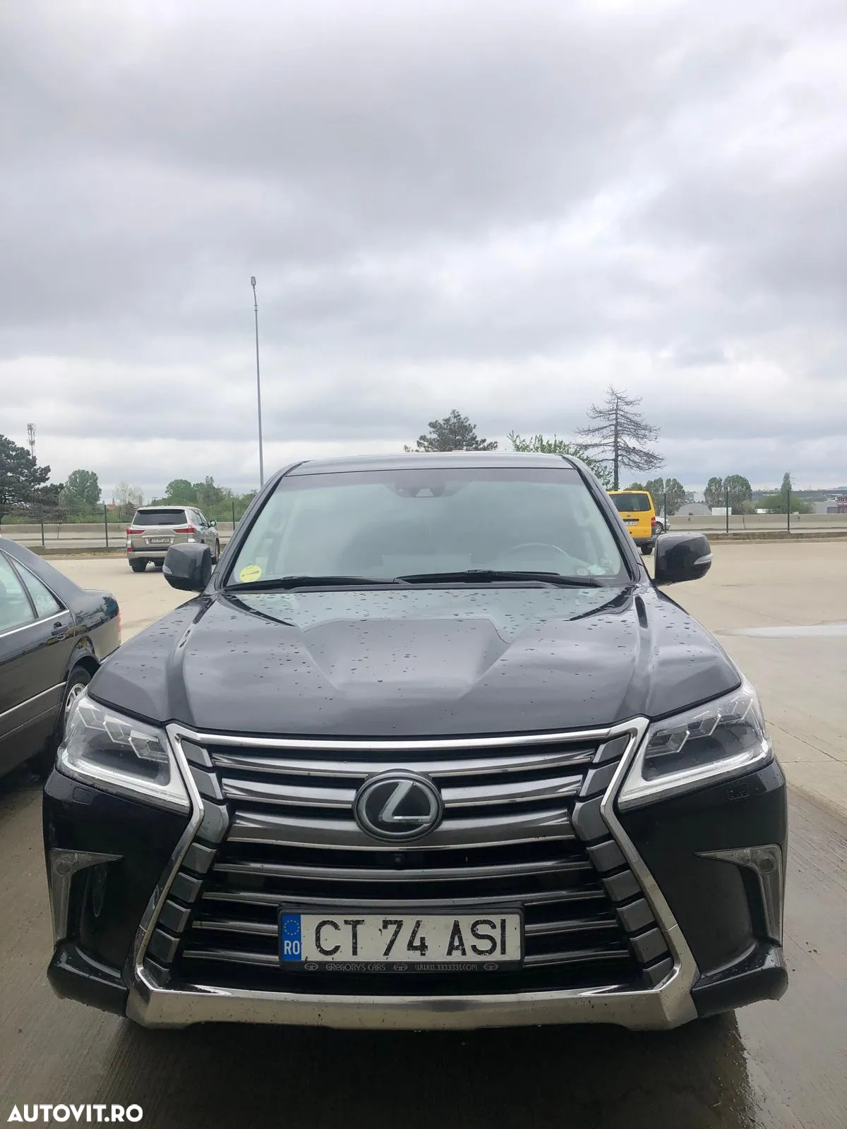 Lexus Seria LX - 2