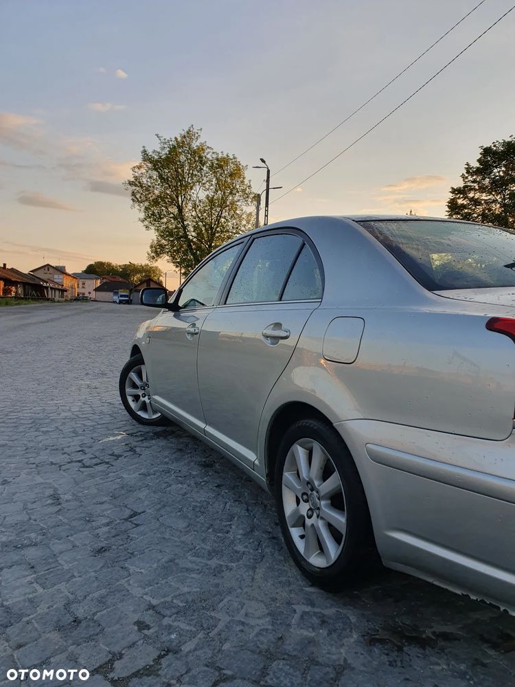 Toyota Avensis 2.0 D-4D High - 4