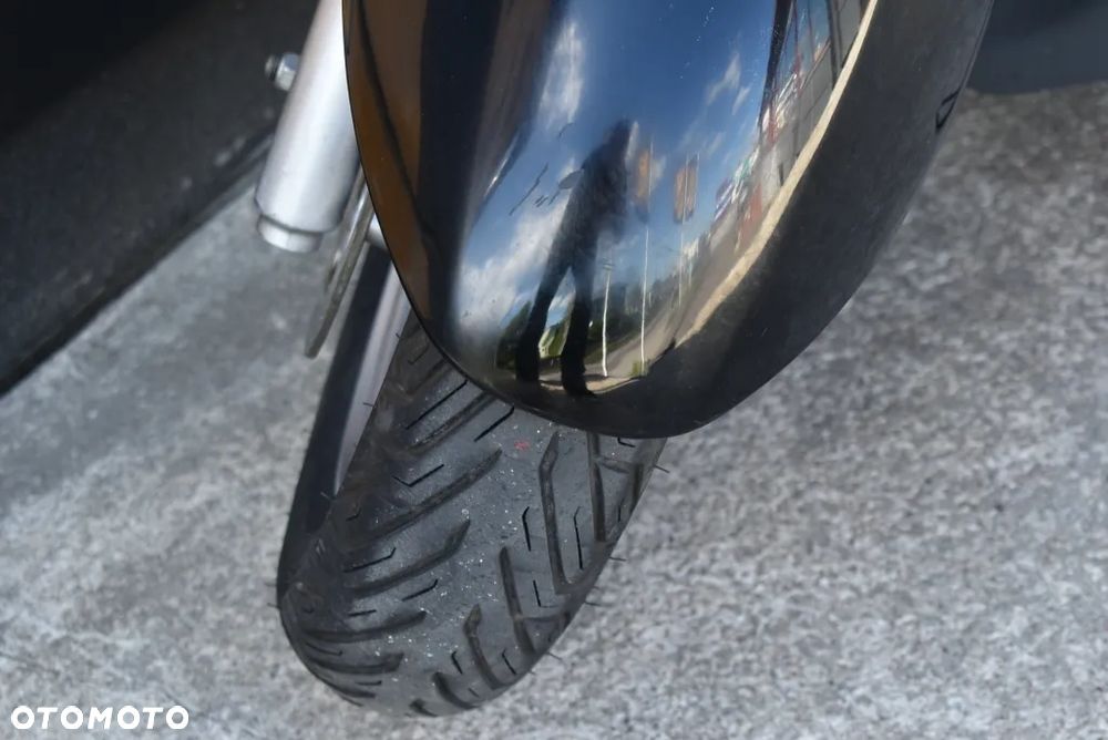 Suzuki Burgman - 22