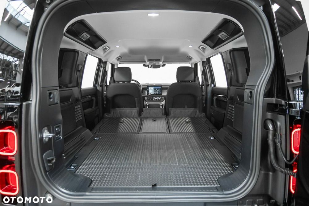 Land Rover Defender - 33