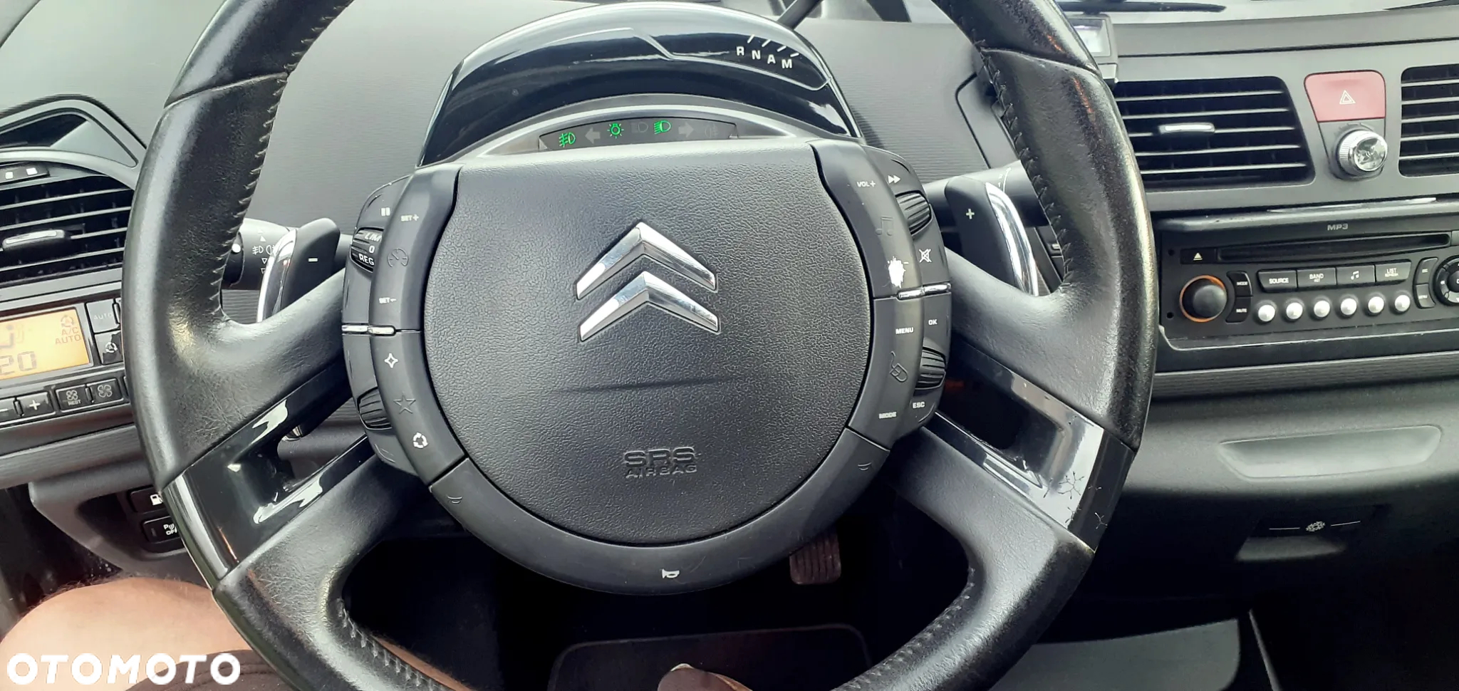 Citroën C4 Grand Picasso 2.0 16V Exclusive - 32