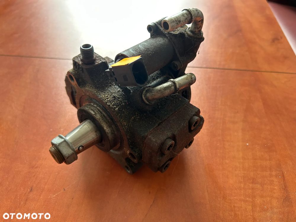 Pompa wtryskowa 03L130755E Audi Seat Skoda VW 1.6 TDI - 1