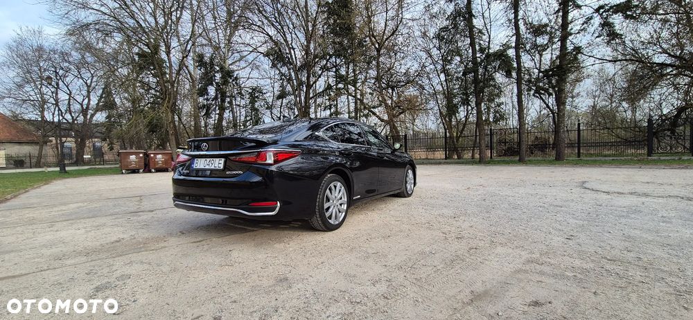 Lexus ES 300h Style Edition - 33