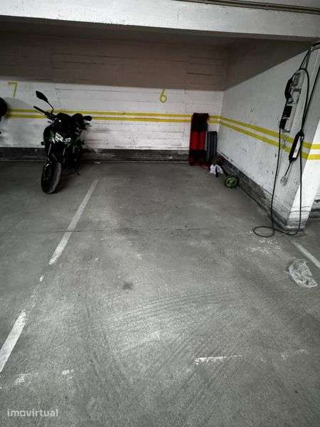 Parqueamento c/wallbox - Grande imagem: 2/5