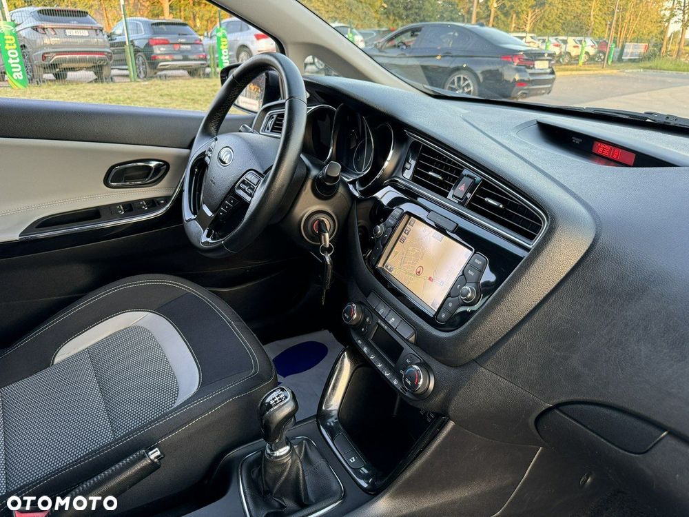 Kia Ceed 1.6 CRDi 136 ISG Platinum Edition - 38