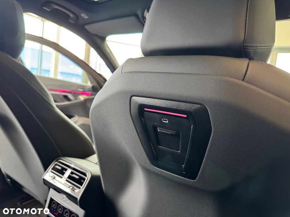BMW Seria 5 520d xDrive - 23