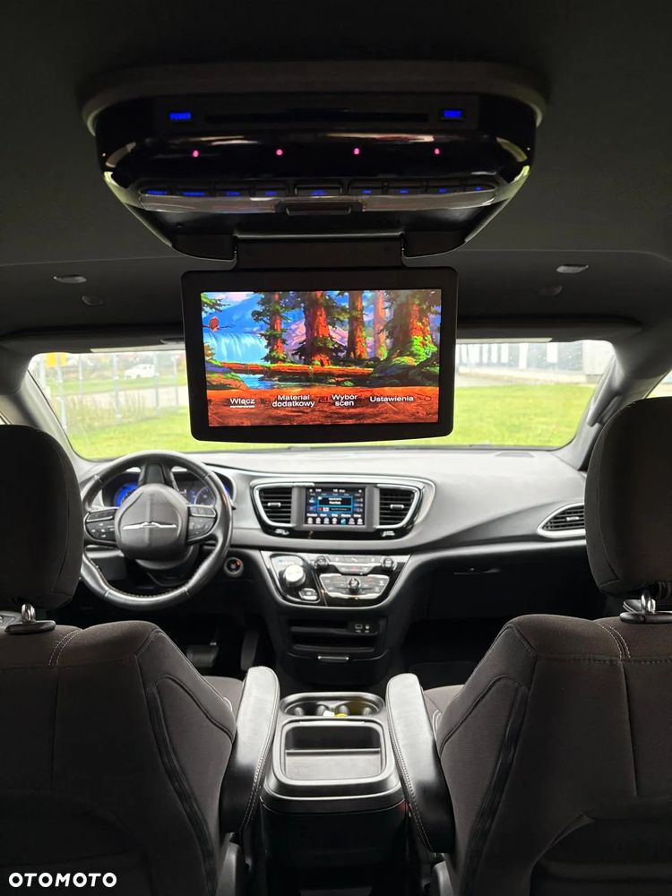 Chrysler Pacifica - 16