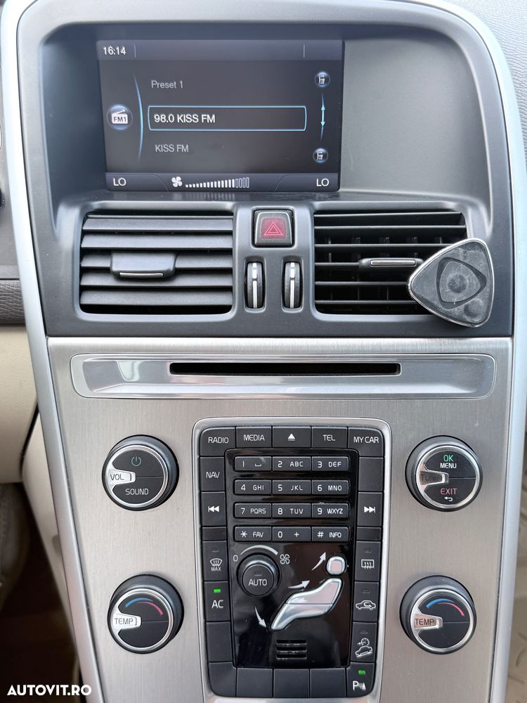 Volvo XC 60 D5 AWD A6 Basic - 12