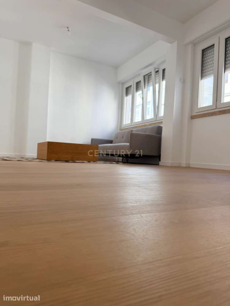 Apartamento  T2 renovado em Lisboa com varanda - Grande imagem: 4/16