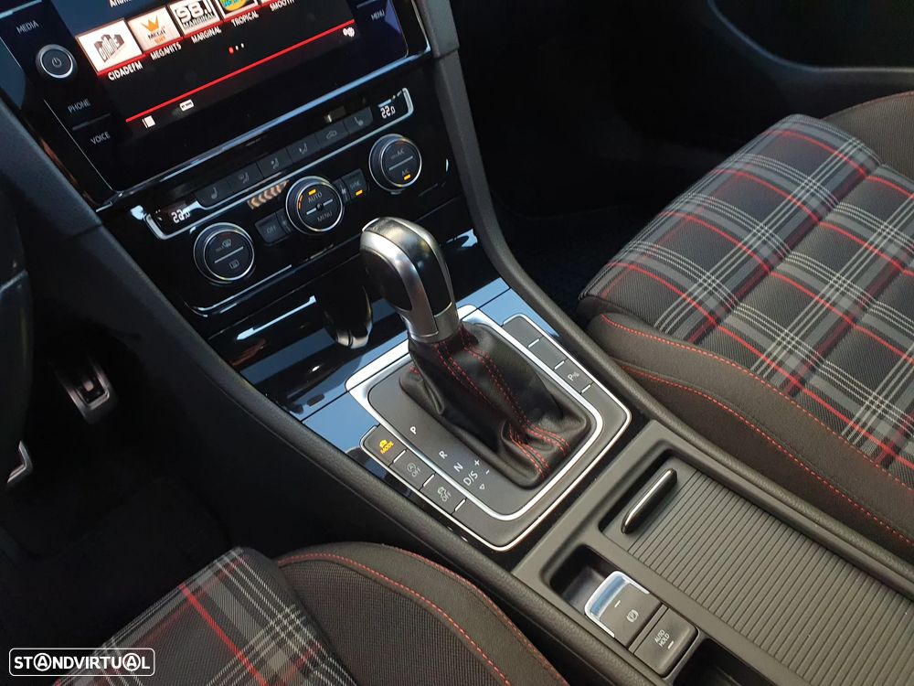 VW Golf GTI 2.0 TSI OPF DSG Performance - 10