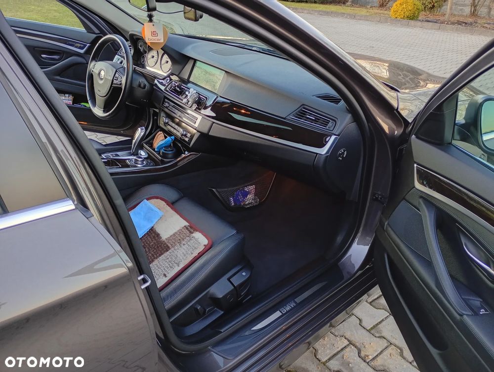BMW Seria 5 520d - 24