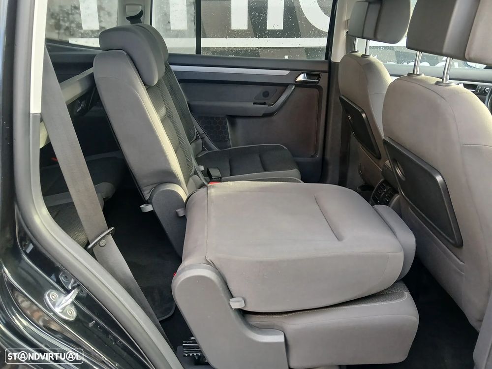 VW Touran 1.6 TDI Blue.Highine 7L - 17