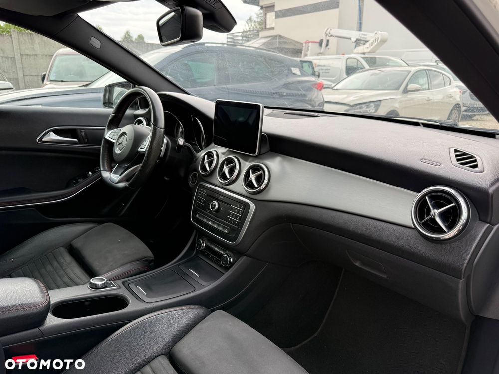 Mercedes-Benz GLA - 9