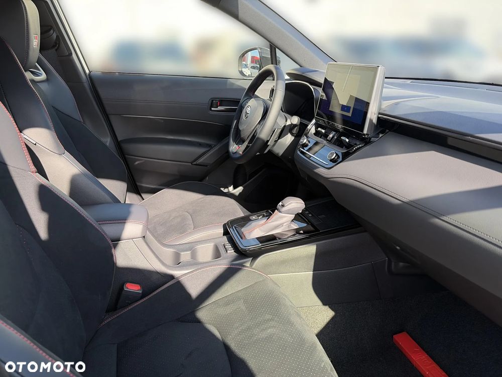 Toyota Corolla Cross 2.0 Hybrid GR Sport AWD - 9