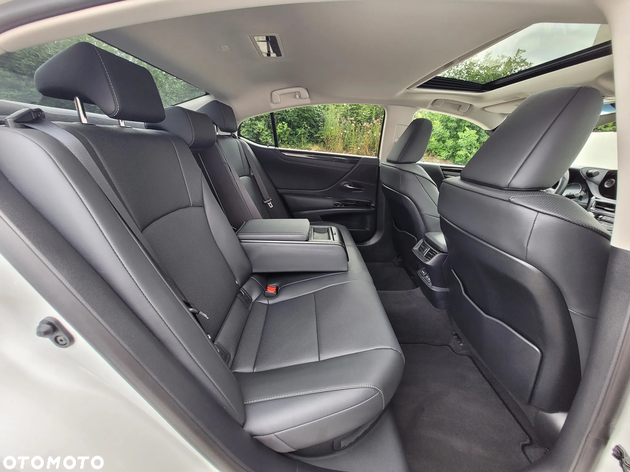 Lexus ES - 16