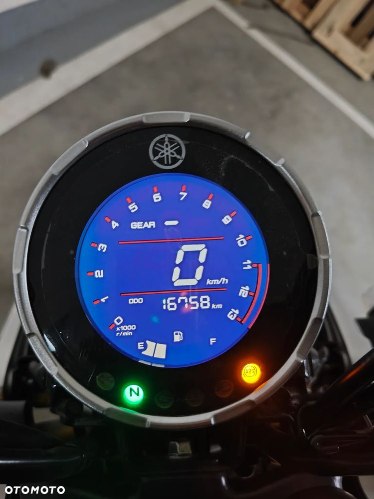 Yamaha XSR - 9