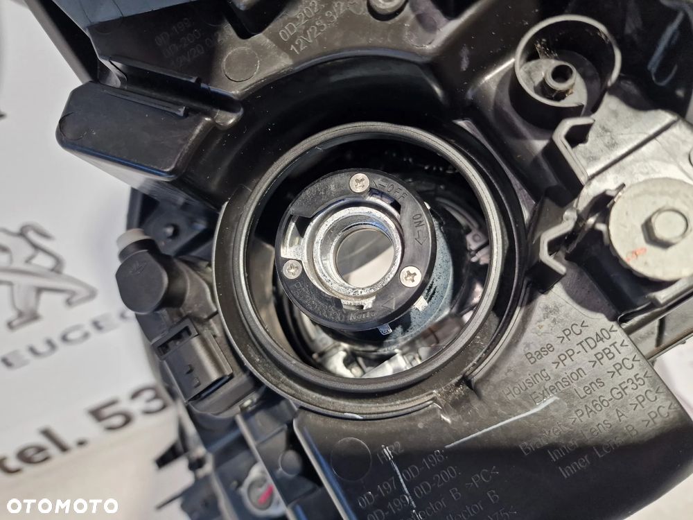 TOYOTA YARIS 3 III LIFT PRAWA LAMPA PRZEDNIA PRZÓD , SOCZEWKA , NR AUKCJI LPP91 - 18