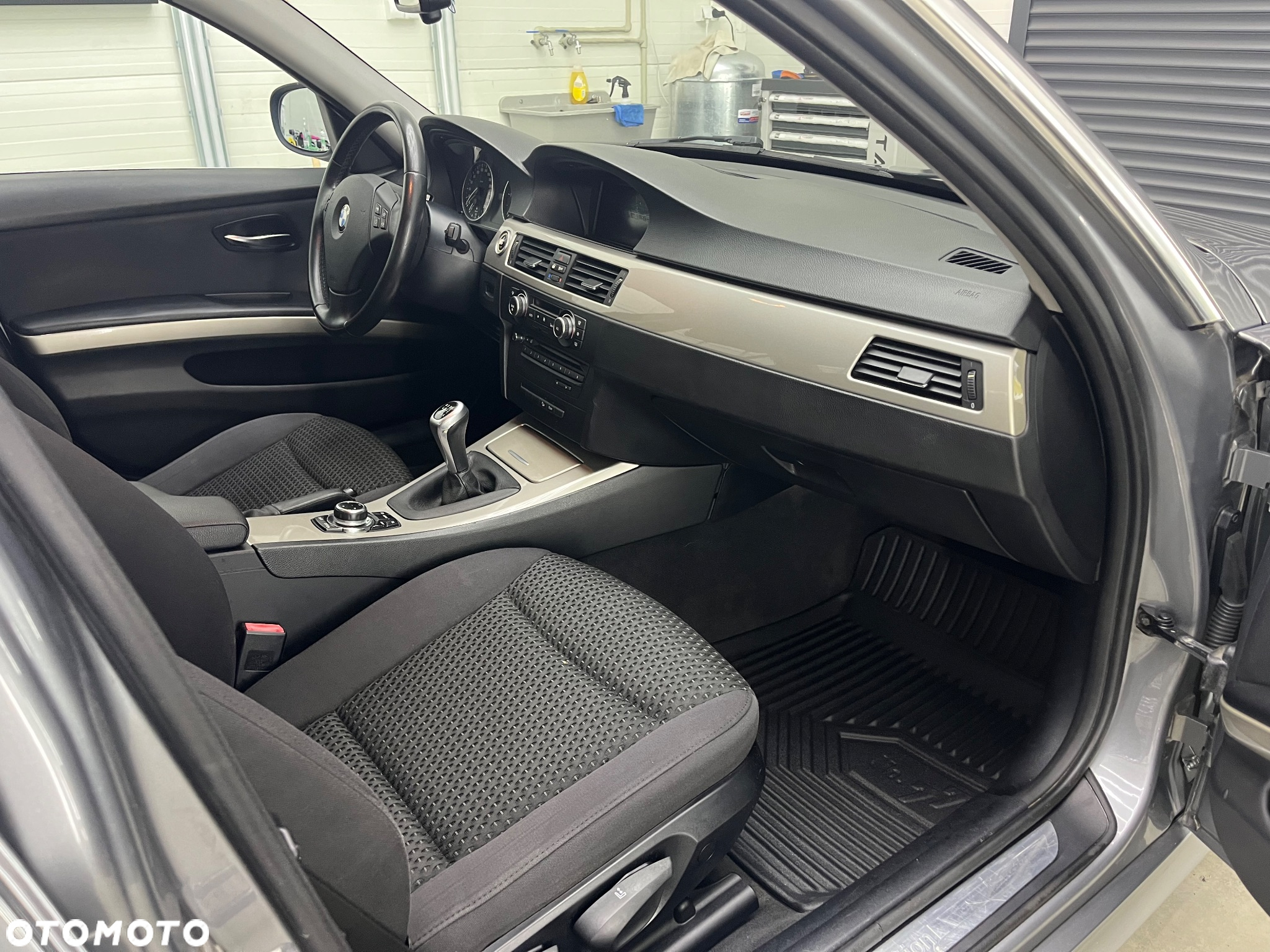 BMW Seria 3 320d xDrive - 23