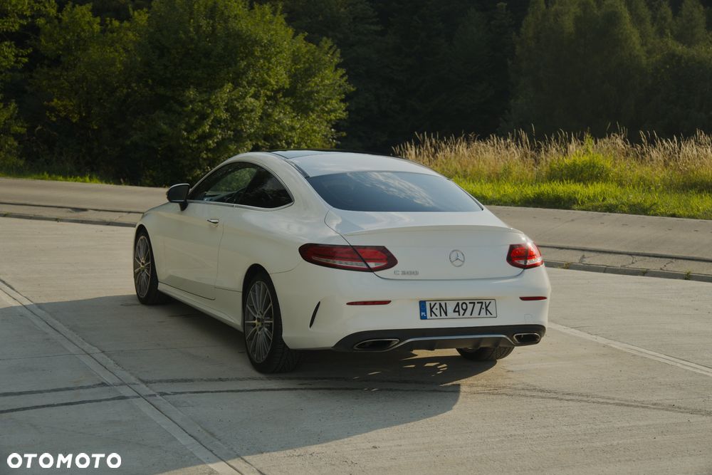 Mercedes-Benz Klasa C 300 9G-TRONIC AMG Line - 3