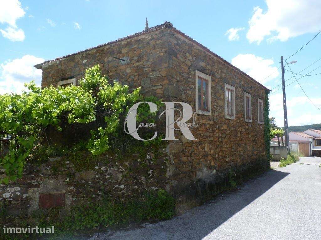 Casa em pedra para restaurar com pátio privado e jardim em Pedrógão Gr - Grande imagem: 3/60