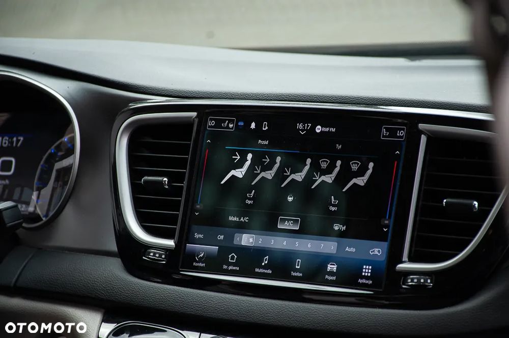 Chrysler Pacifica - 15