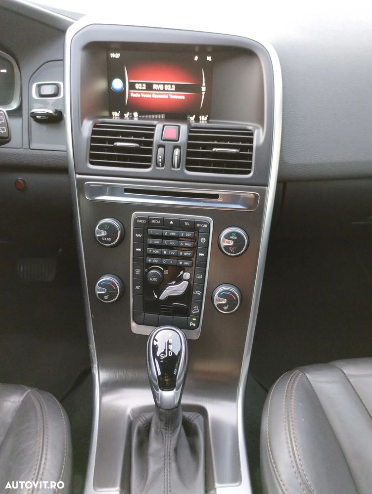 Volvo XC 60 D4 AWD Geartronic Kinetic - 10