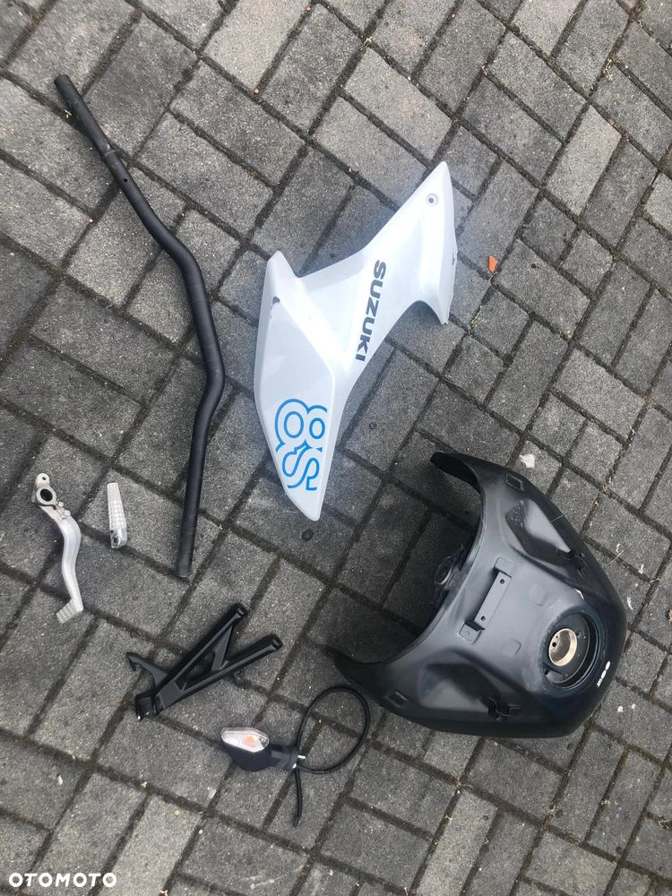Suzuki GSX-8S podnóżek zbiornik osłona set  GSX8S