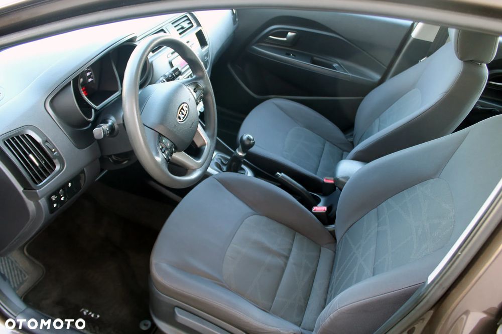Kia Rio - 10