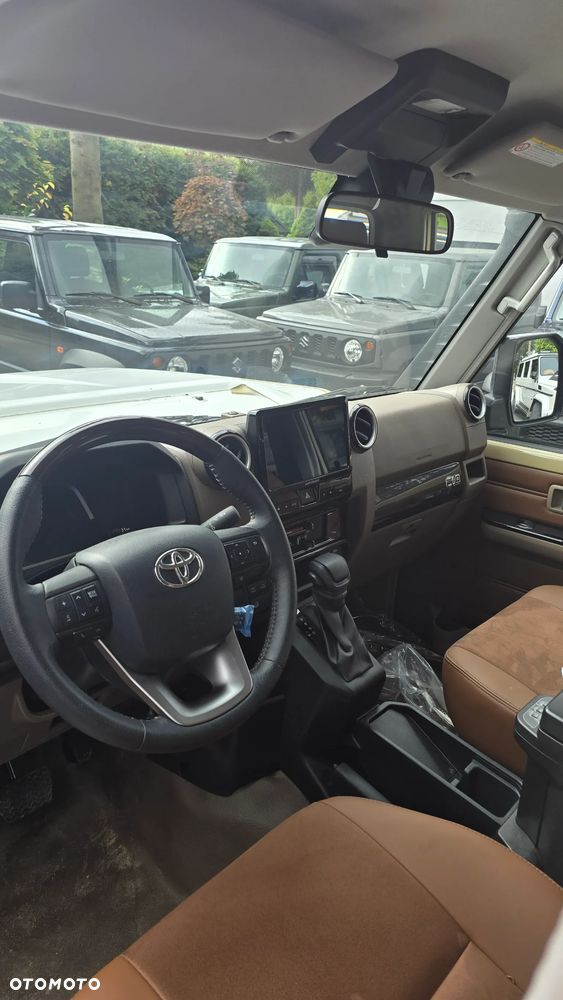 Toyota Land Cruiser - 31