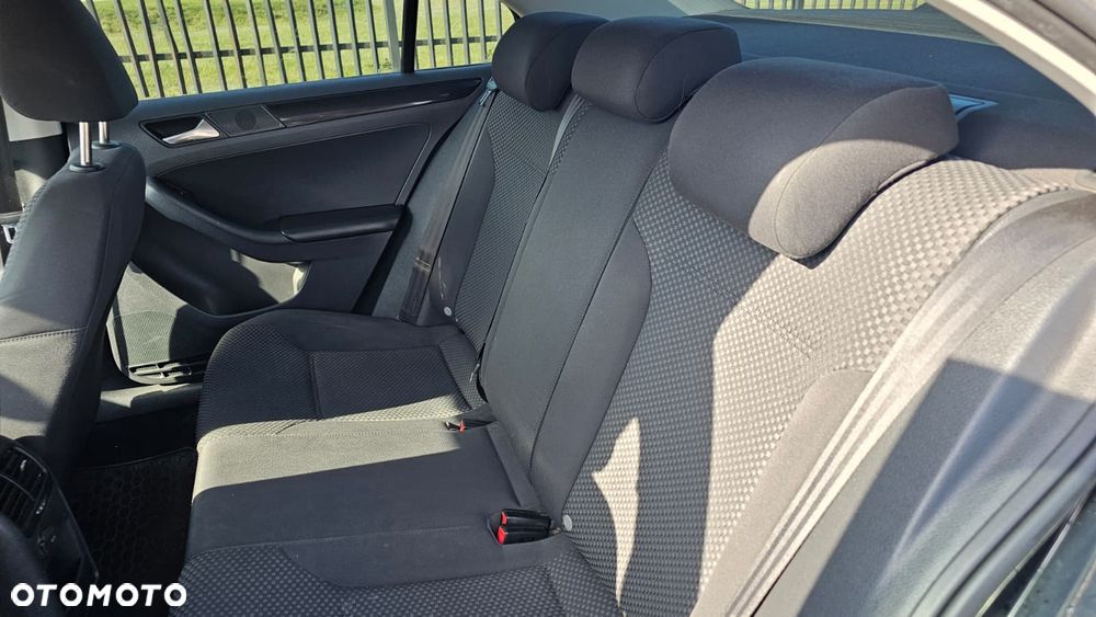 Volkswagen Jetta 1.6 TDI BMT Trendline - 12