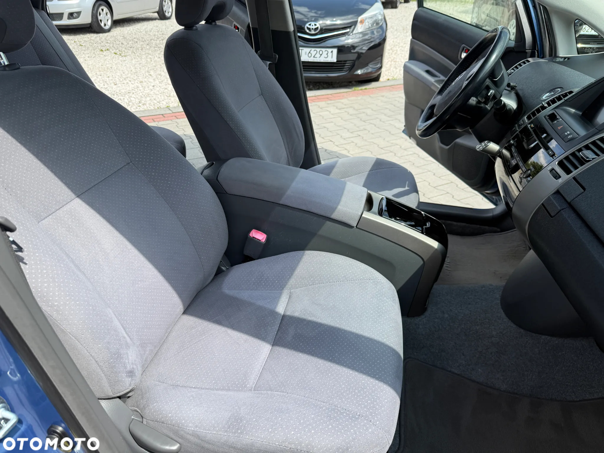 Toyota Prius (Hybrid) Executive - 25