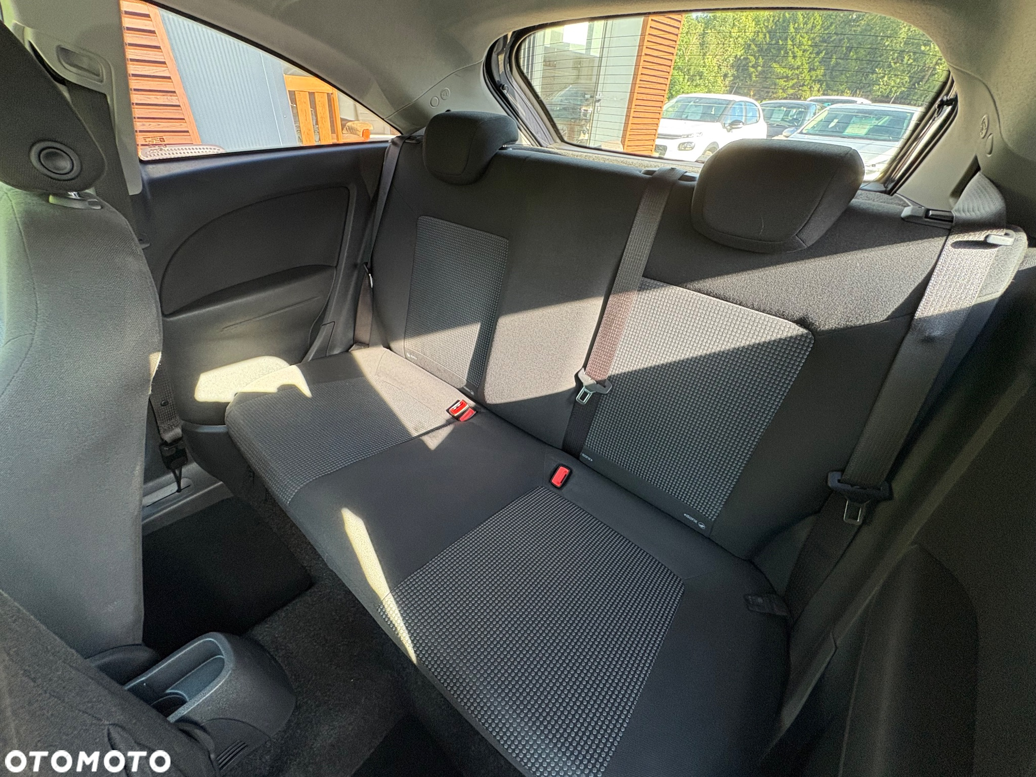 Opel Corsa 1.2 16V Essentia - 12