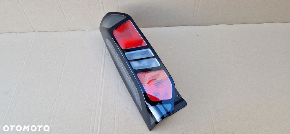 FORD TRANSIT CUSTOM 23- LAMPA PRAWA TYŁ TOURNEO DEMONTAŻ - 2