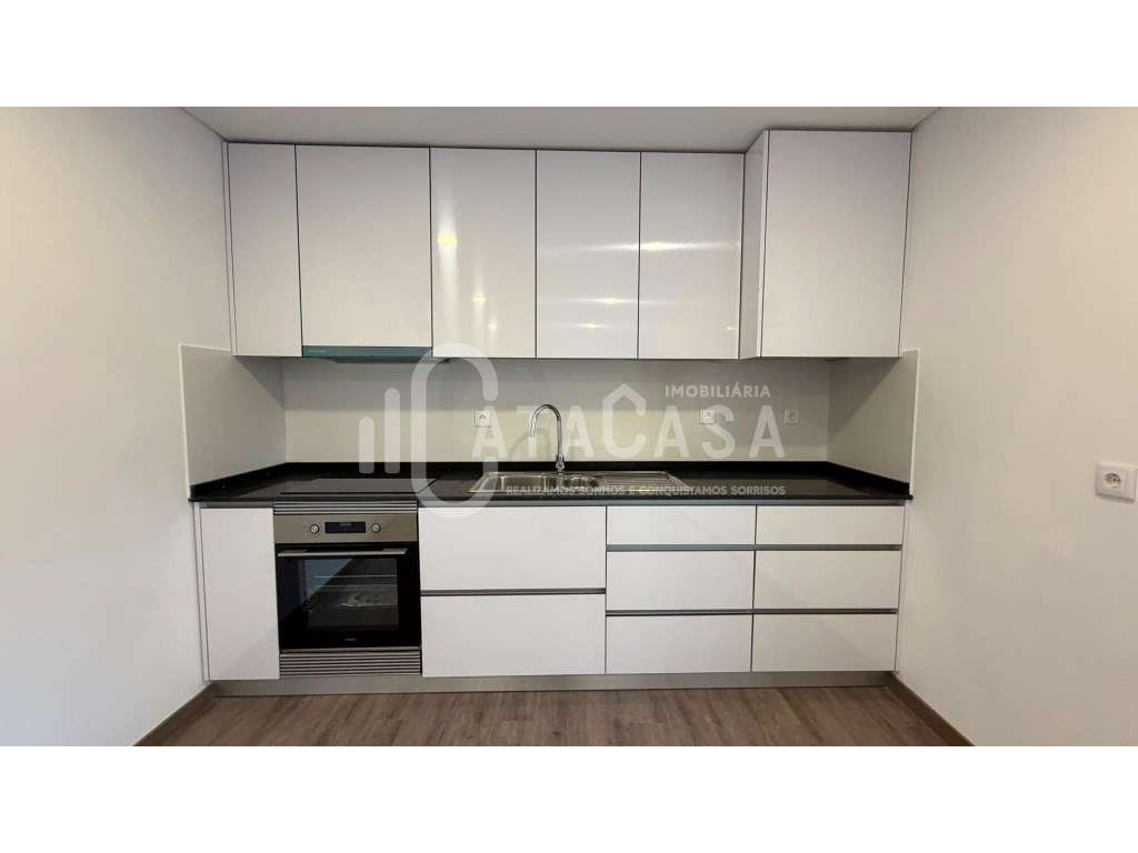 Moradia T2 para venda no centro de Barrô - Grande imagem: 2/17