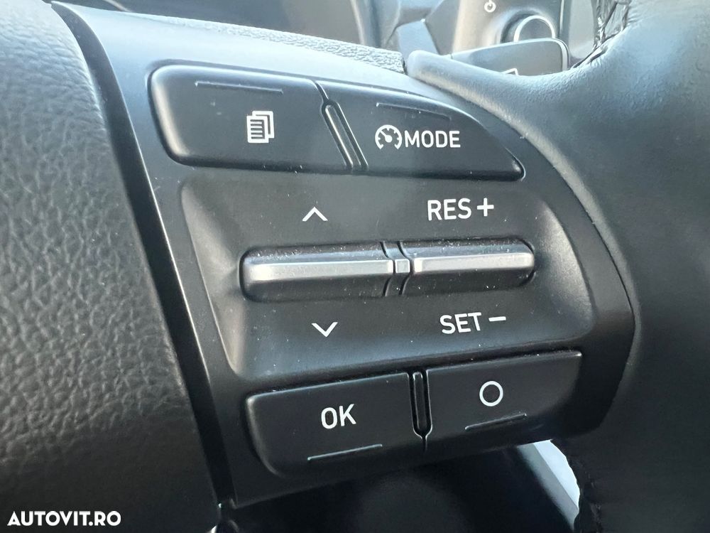 Hyundai KONA Select - 13