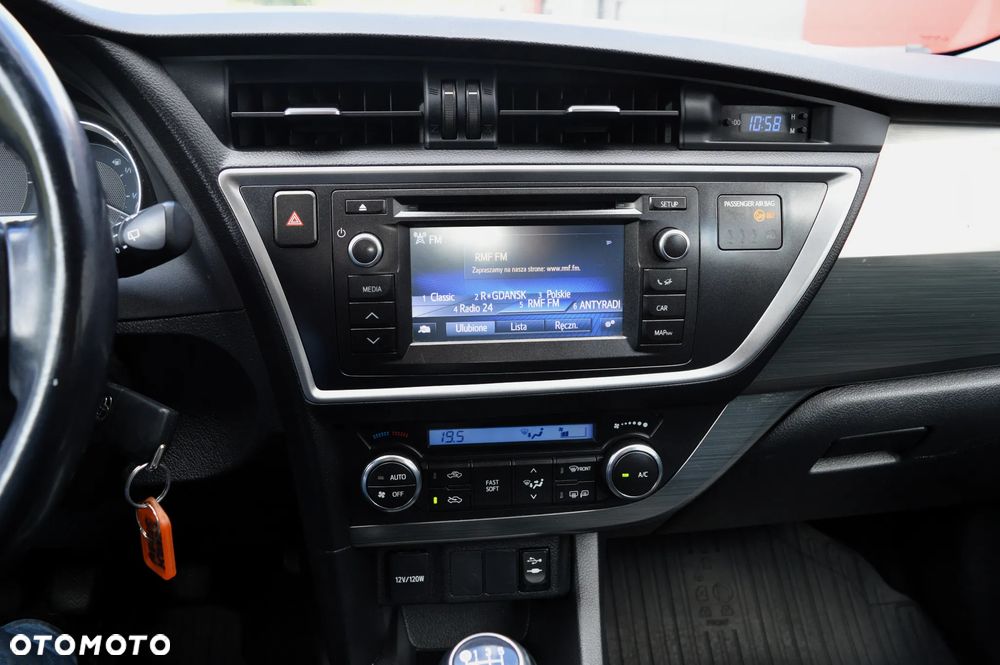Toyota Auris 1.6 Premium Comfort - 16