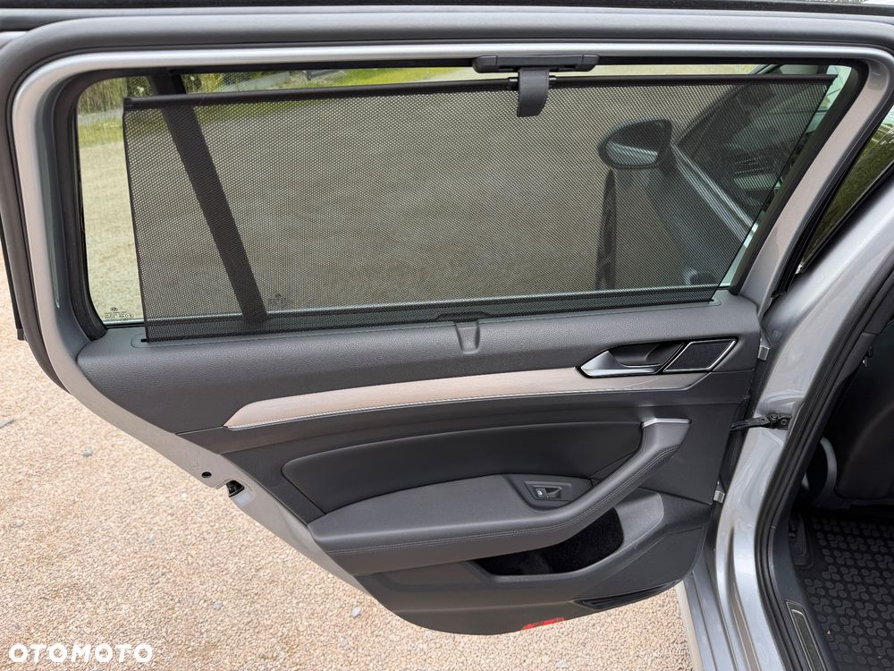 Volkswagen Passat Variant 2.0 TDI SCR DSG BlueMotion Highline - 23